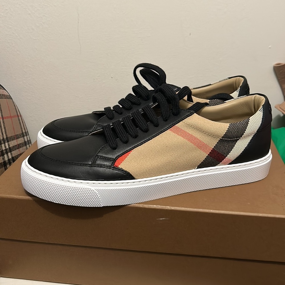 Burberry Womens Low Top Sneakers - Picture 4 of 5
